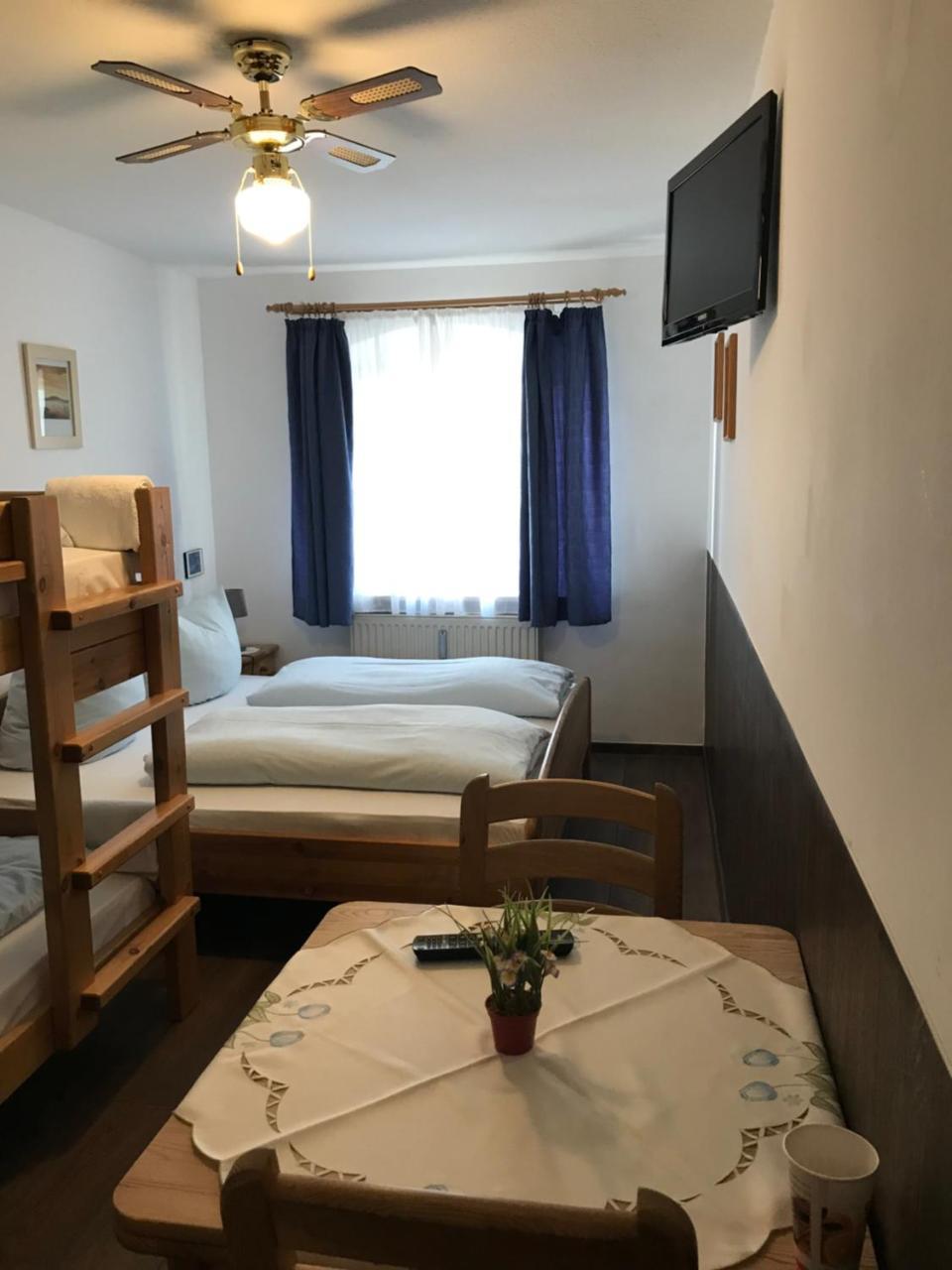 Hotel Guntia Boardinghouse Гюнцбург Екстер'єр фото